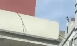 طنجة: شابة في حالة اضطراب نفسي تهدد بالانتحار والجيران يتدخلون